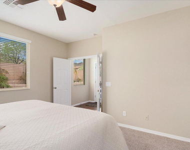 5412 W Fetlock Trail - Photo Thumbnail 14