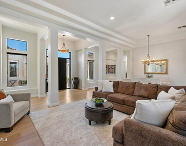 22073 N 79th Place - Photo Thumbnail 12