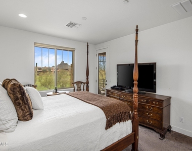 10260 E White Feather Lane - Photo Thumbnail 8