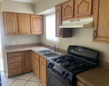 1701 E Harvard Street - Photo Thumbnail 7