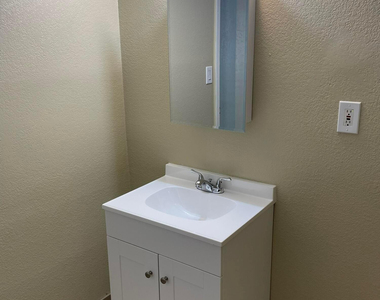 1701 E Harvard Street - Photo Thumbnail 15