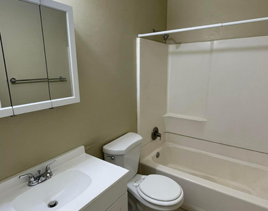 1701 E Harvard Street - Photo Thumbnail 17