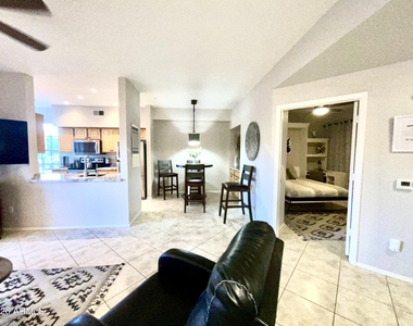 14950 W Mountain View Boulevard - Photo Thumbnail 3