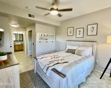 14950 W Mountain View Boulevard - Photo Thumbnail 12