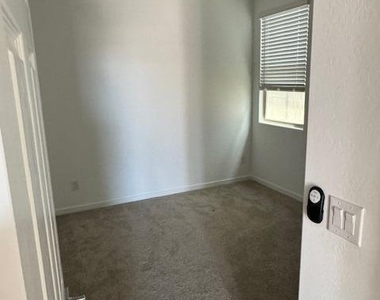 12430 W Levi Drive - Photo Thumbnail 3