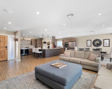 8625 E Lincoln Drive - Photo Thumbnail 2