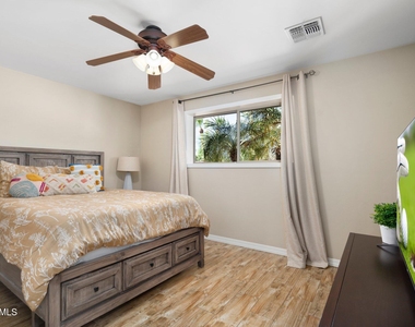 8625 E Lincoln Drive - Photo Thumbnail 14
