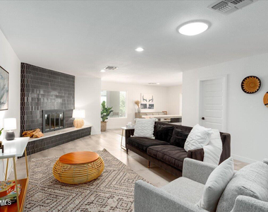 11601 N 50th Place - Photo Thumbnail 10