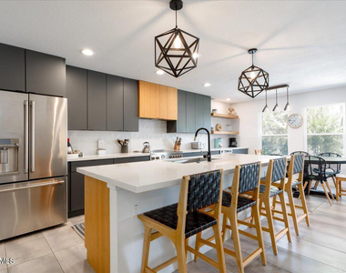 11601 N 50th Place - Photo Thumbnail 2