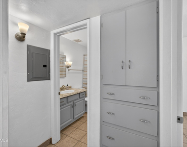 446 S Bellview - Photo Thumbnail 12