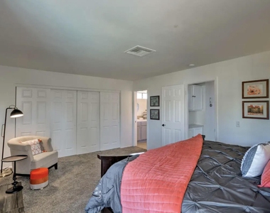 6630 N 81st Place - Photo Thumbnail 17