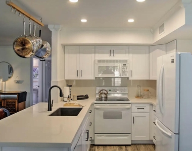 6630 N 81st Place - Photo Thumbnail 12
