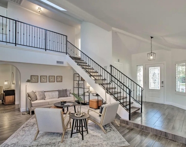 6630 N 81st Place - Photo Thumbnail 4