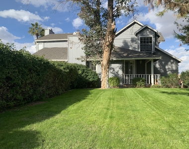 6630 N 81st Place - Photo Thumbnail 2