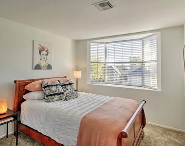 6630 N 81st Place - Photo Thumbnail 21