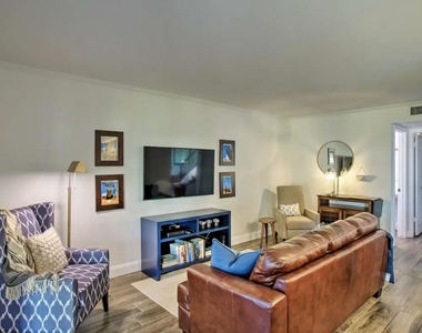 6630 N 81st Place - Photo Thumbnail 13