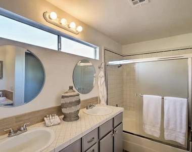 6630 N 81st Place - Photo Thumbnail 19