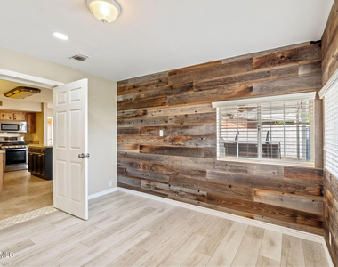 3007 N 84th Place - Photo Thumbnail 7