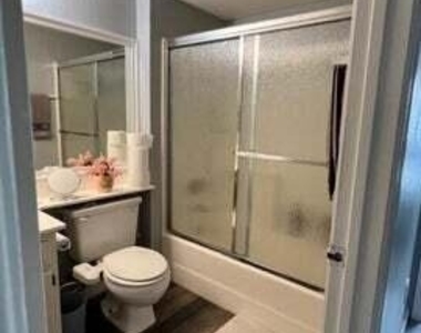 1055 W 5th Street - Photo Thumbnail 12