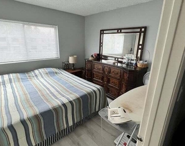 1055 W 5th Street - Photo Thumbnail 9