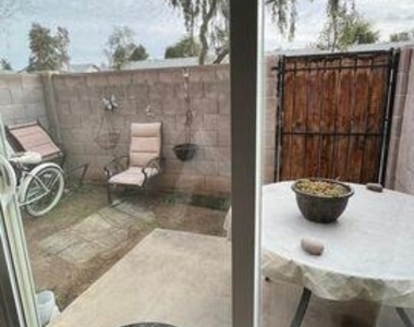 1055 W 5th Street - Photo Thumbnail 2