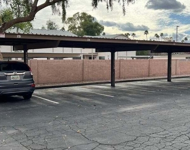 1055 W 5th Street - Photo Thumbnail 16