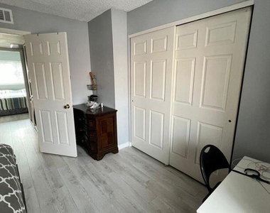 1055 W 5th Street - Photo Thumbnail 15