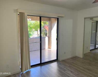 9445 N 94th Place - Photo Thumbnail 12