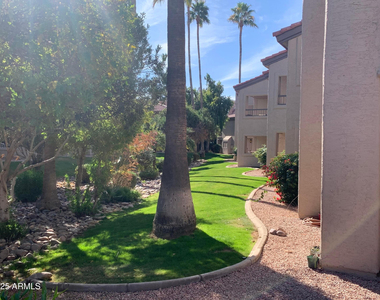 9445 N 94th Place - Photo Thumbnail 21
