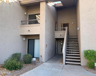 9445 N 94th Place - Photo Thumbnail 17