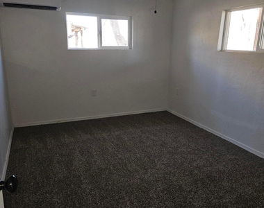 872 W 92 Highway - Photo Thumbnail 4
