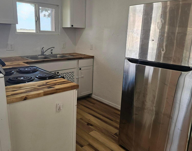 872 W 92 Highway - Photo Thumbnail 3