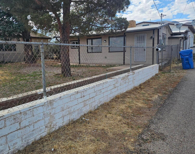 872 W 92 Highway - Photo Thumbnail 1