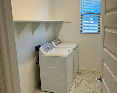 10214 W Indianola Avenue - Photo Thumbnail 14