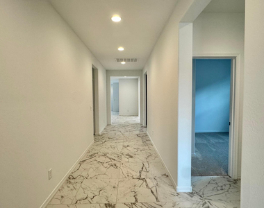 10214 W Indianola Avenue - Photo Thumbnail 16