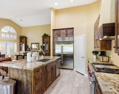 7642 E Hartford Drive - Photo Thumbnail 12