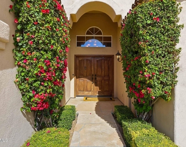7642 E Hartford Drive - Photo Thumbnail 2