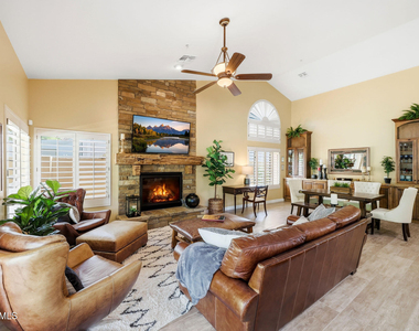 7642 E Hartford Drive - Photo Thumbnail 8