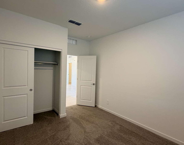 2379 E Fortana Drive - Photo Thumbnail 8