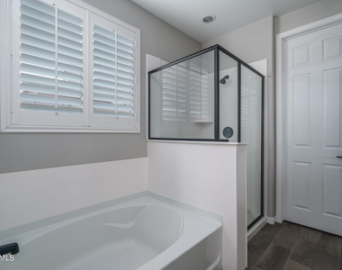 11987 S 172nd Avenue - Photo Thumbnail 10