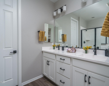 11987 S 172nd Avenue - Photo Thumbnail 11