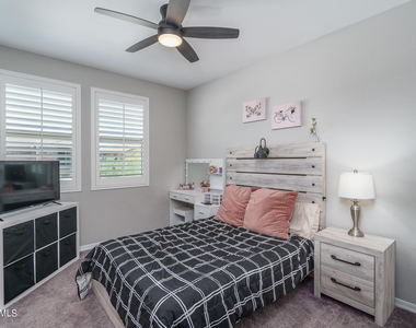 11987 S 172nd Avenue - Photo Thumbnail 12