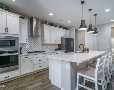 11987 S 172nd Avenue - Photo Thumbnail 2