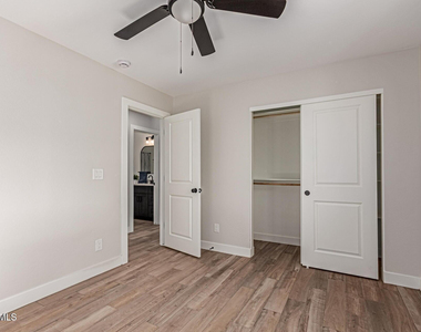 6421 S 23rd Street - Photo Thumbnail 4