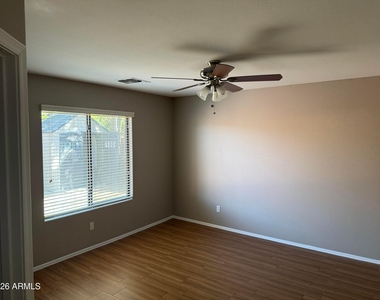 816 W Mid Way Street - Photo Thumbnail 9