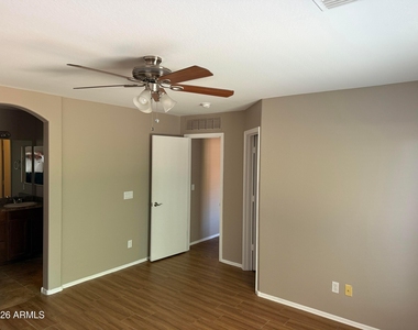 816 W Mid Way Street - Photo Thumbnail 10