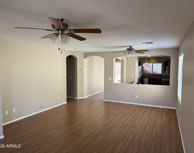 816 W Mid Way Street - Photo Thumbnail 6
