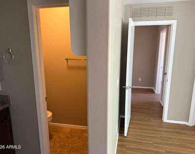 816 W Mid Way Street - Photo Thumbnail 12