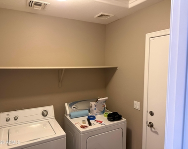 816 W Mid Way Street - Photo Thumbnail 16