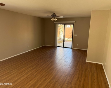 816 W Mid Way Street - Photo Thumbnail 5